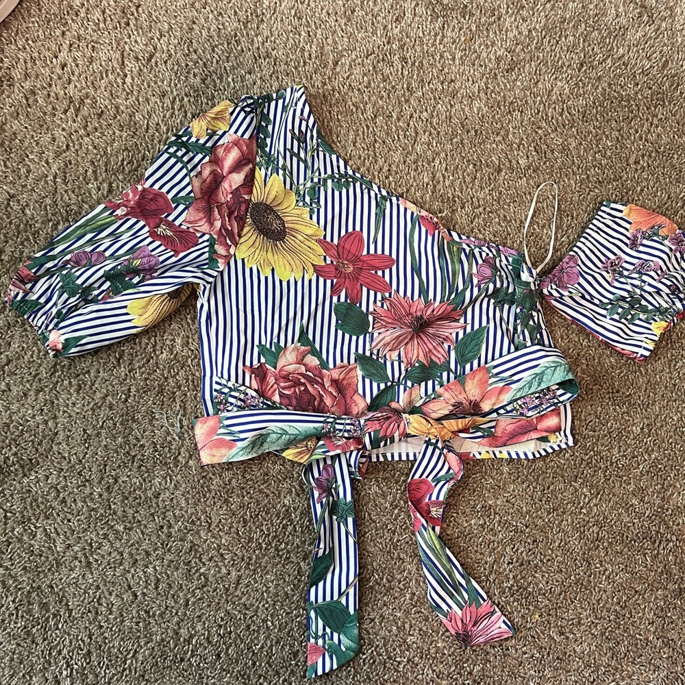 Beautiful blue/white stripy floral blouse